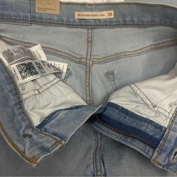 Levi's Capri size 28 Women's Denim Jeans NWT - Picture 6 of 6